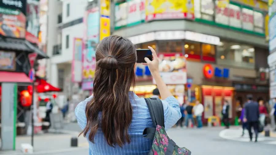 Shutterstock 2543588149